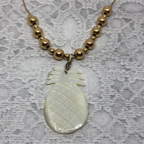 𝅺MoP Mother of Pearl Carved Pineapple Pendant Vintage Napier Necklace Upcycled - Picture 4 of 5